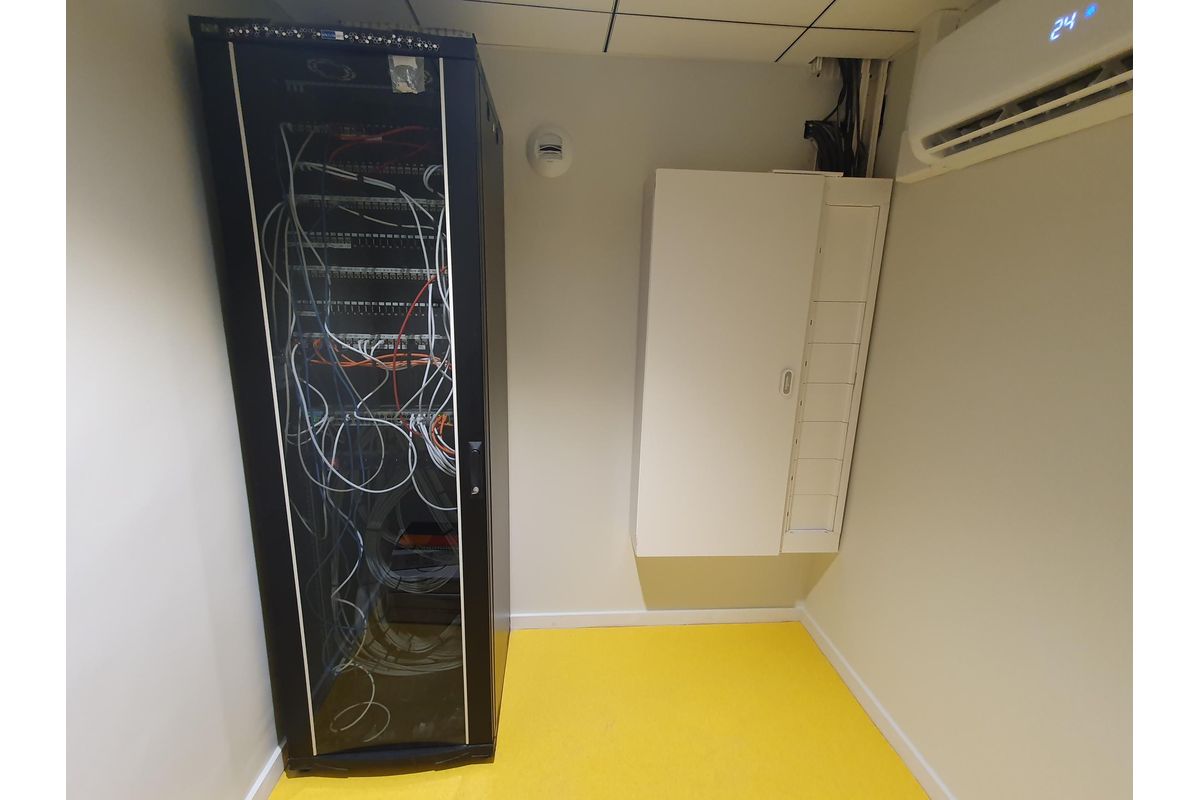 Installation de baie de brassage pour l'industrie et le tertiaire