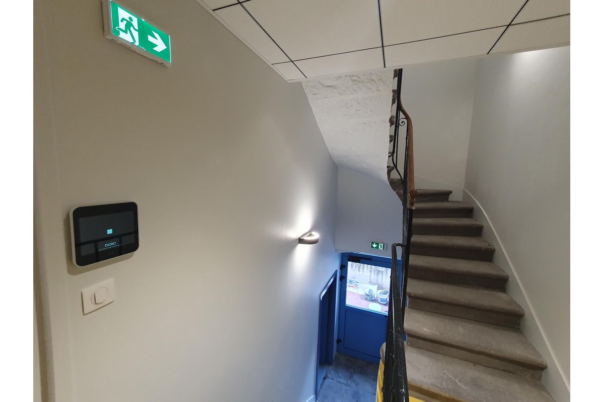 Pose de bloc sécurité de la marque Legrand