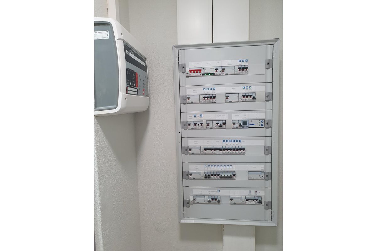 Armoire électrique Installation de baies de brassage pour un réseau informatique