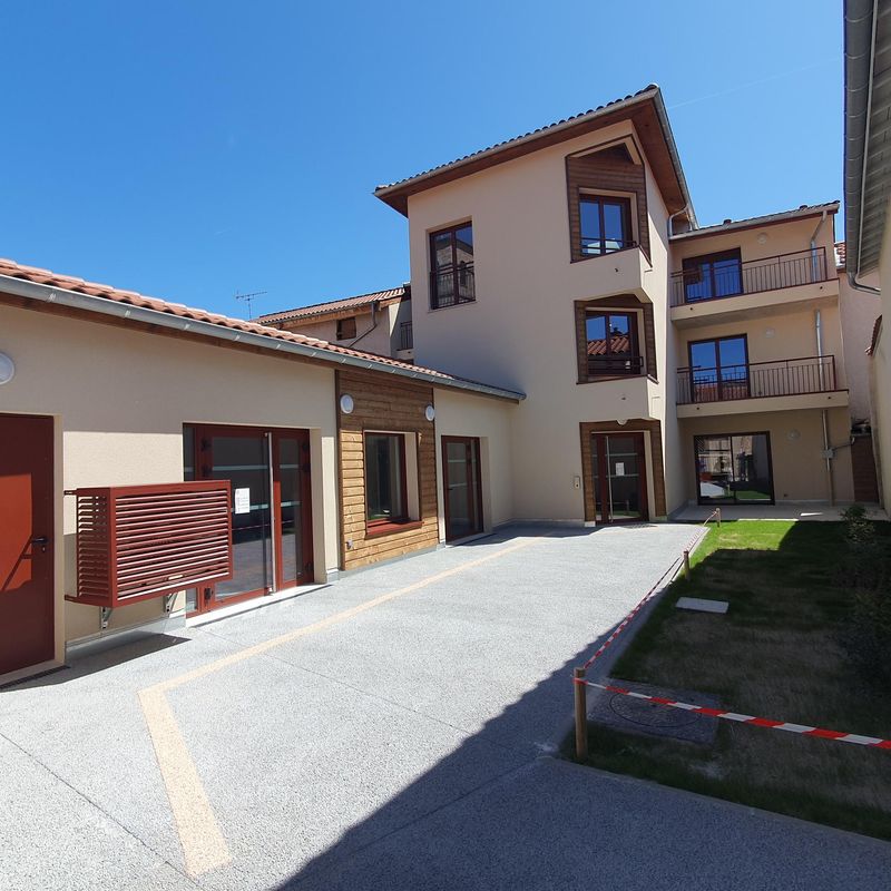 POUILLY LES FEURS LOGEMENTS