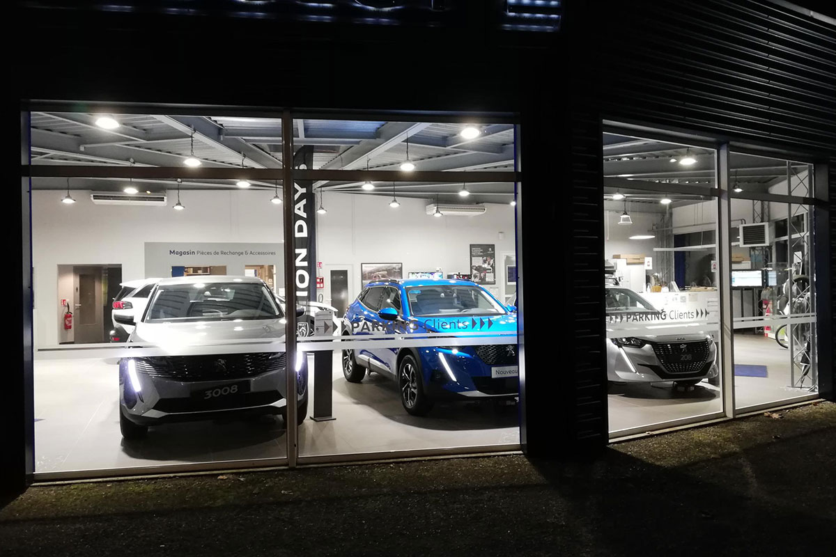Eclairage d'un showroom automobile Peugeot