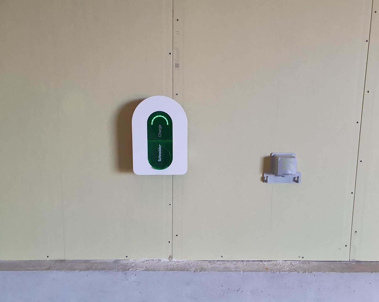 IRVE BORNE DE RECHARGE POUR VOITURE ELECTRIQUE