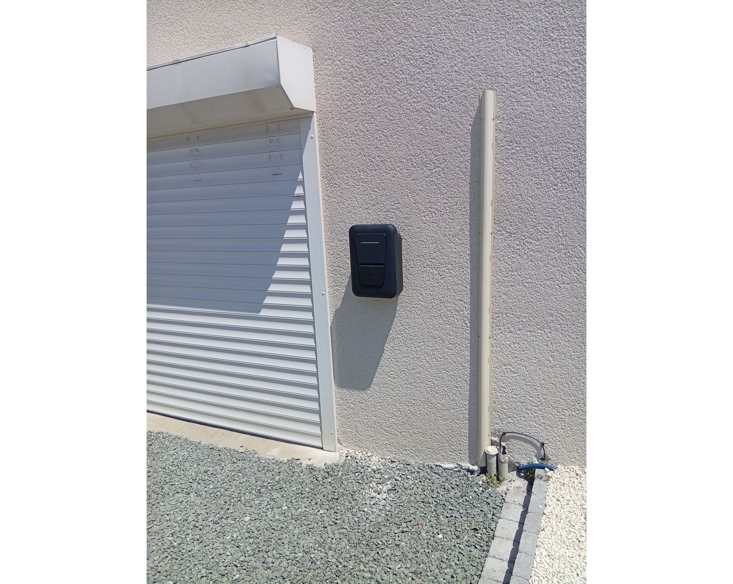 BORNE DE RECHARGE POUR VOITURE ELECTRIQUE